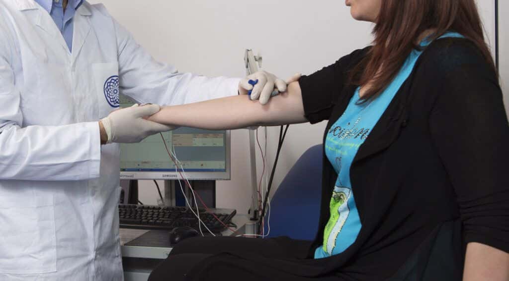 elettromiografia arti superiori ed inferiori NEUROLOGIA, Servizi, VISITE SPECIALISTICHE