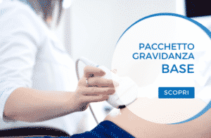 dottoressa esegue ecografia prenatale con pacchetto gravidanza base centro ginecologico pacchetti